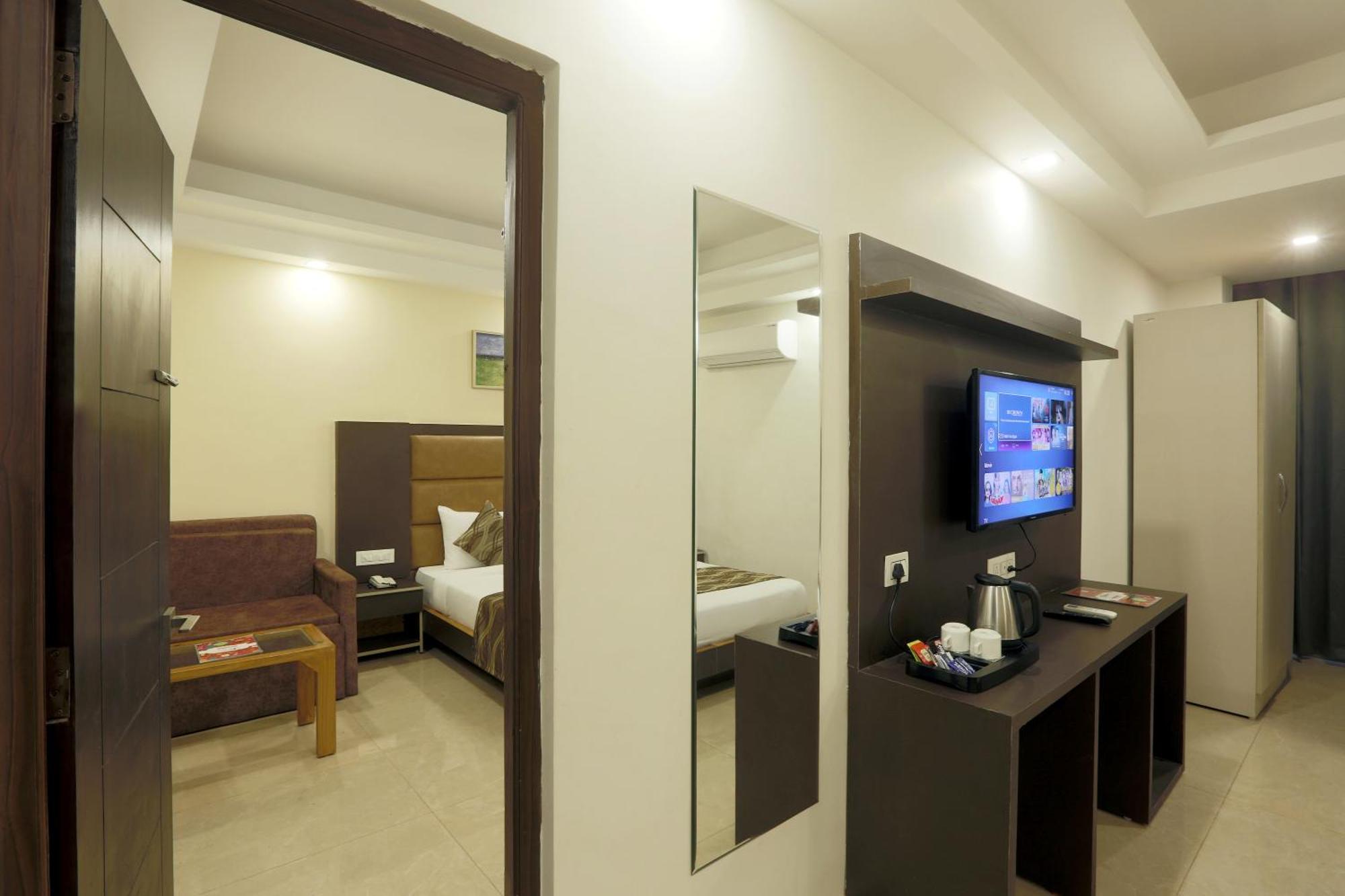 Hotel Deluxe Stay Inn - Near Delhi Airport Neu-Delhi Exterior foto