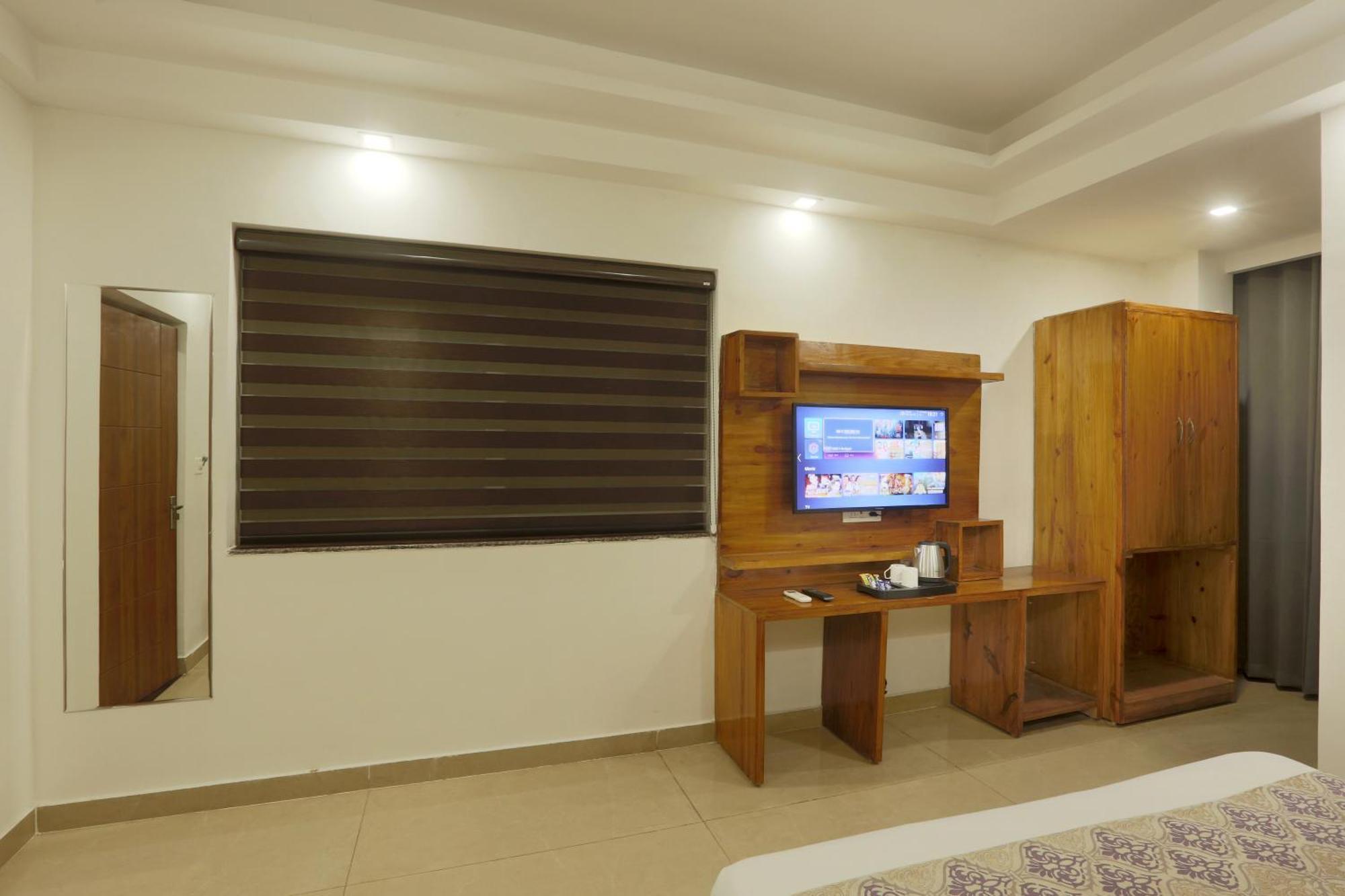 Hotel Deluxe Stay Inn - Near Delhi Airport Neu-Delhi Exterior foto