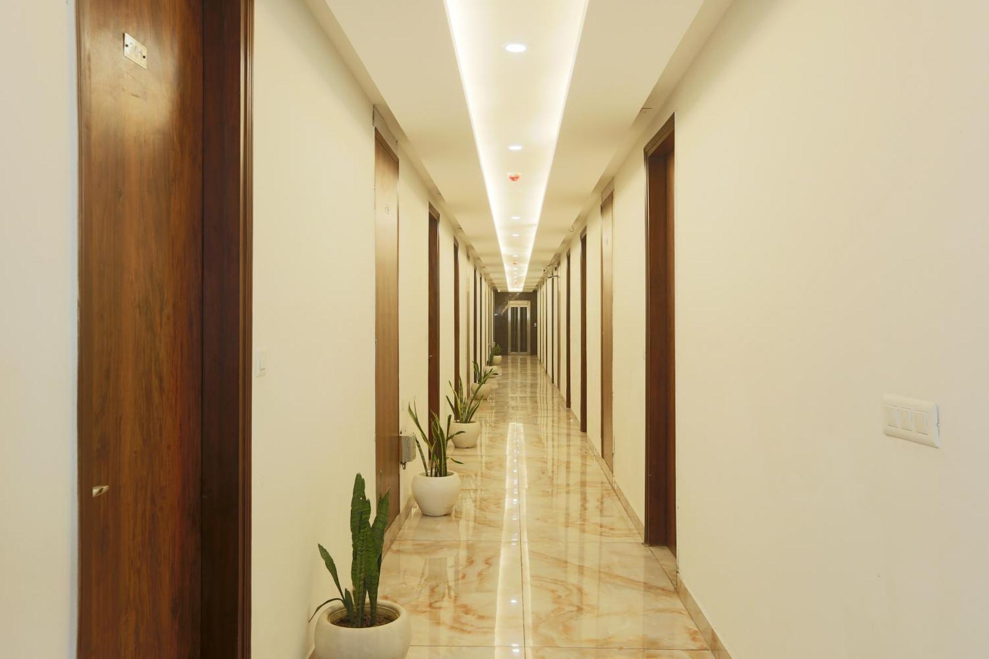 Hotel Deluxe Stay Inn - Near Delhi Airport Neu-Delhi Exterior foto